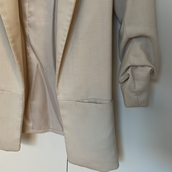 H&M blazer, beige with cropped sleeve. - Picture 3 of 3